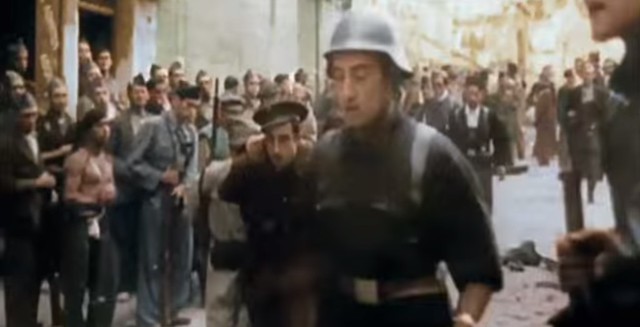 Herido republicano en Zocodover. Captura de un vídeo real a color de la Guerra Civil en Toledo en el verano de 1936