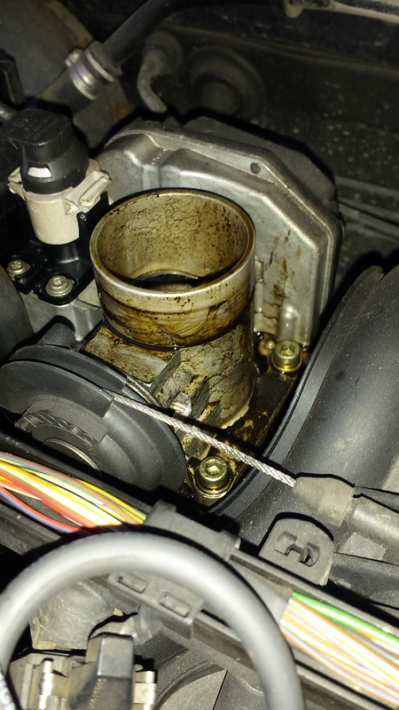 Consulate matrix whiskey Oil in airbox and throttle body - UK-POLOS.NET - THE VW Polo Forum