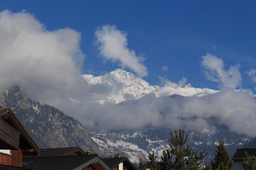 valais suisse vollèges valdentremont villages toits maisons paysages hiver neige nuages montagnes nature bleu arbres