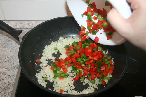 32 - Paprika addieren / Add bell pepper