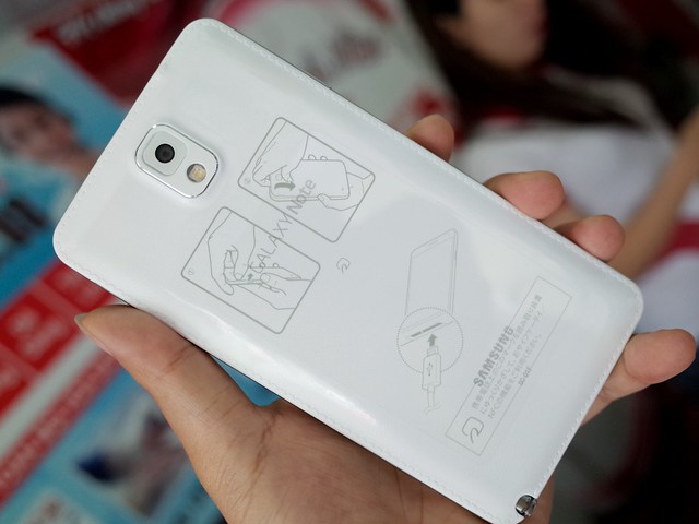 Mặt sau của Samsung Galaxy Note 3 Nhật thực tế tại Việt Nam