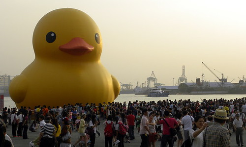 2013年10月在高雄展出的黃色小鴨。團片來源:王敏玲攝