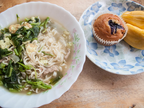 006 Breakfast - Instant noodle, blueberry muffin and jackfruit