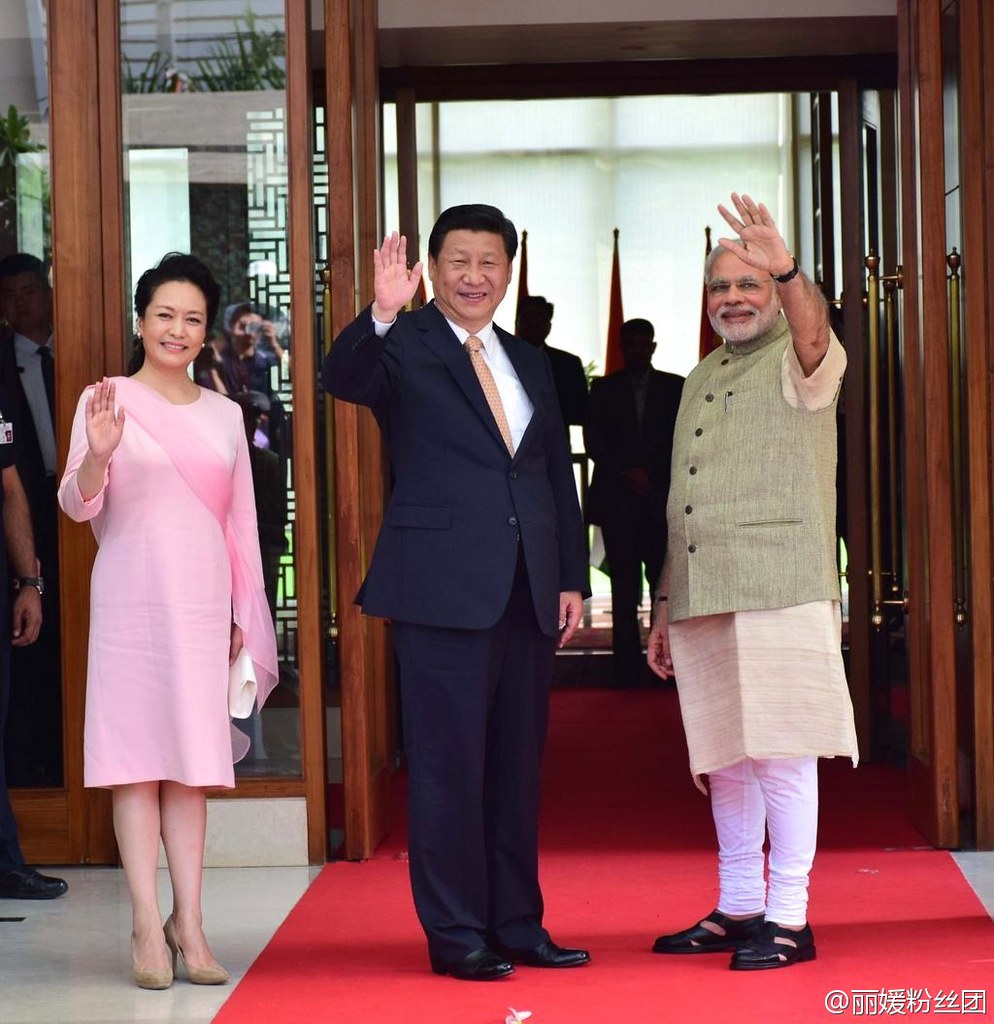 国家主席习近平17日抵达古吉拉特邦艾哈迈达巴德市，开始对印度进行国事访问。