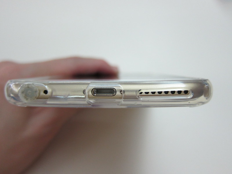 Spigen iPhone 6 Plus Ultra Hybrid Case - With iPhone 6 Plus Gold - Bottom
