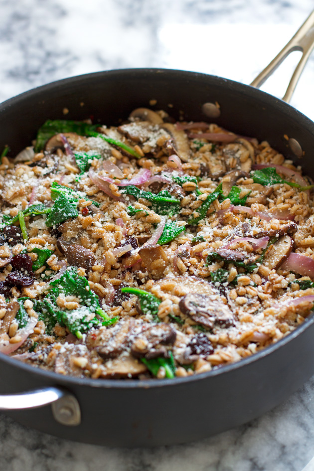 FARRO SALAD WITH SPINACH AND MUSHROOMS
