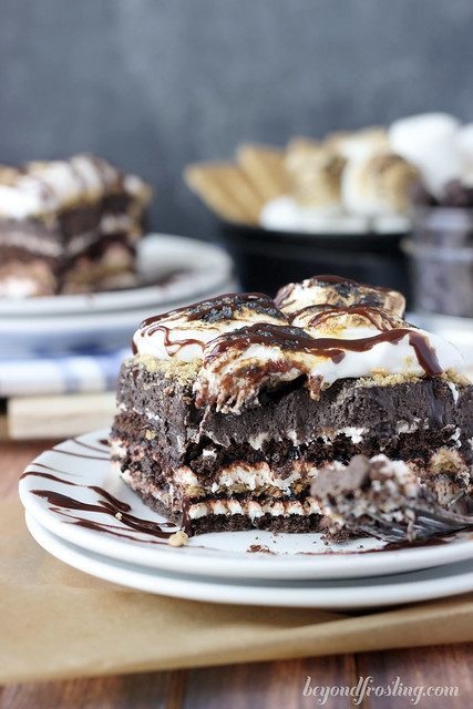Oooey Goooey S'mores Lasagna- a no-bake icebox cake filled with layers of chocolate, graham cracker and marshmallow