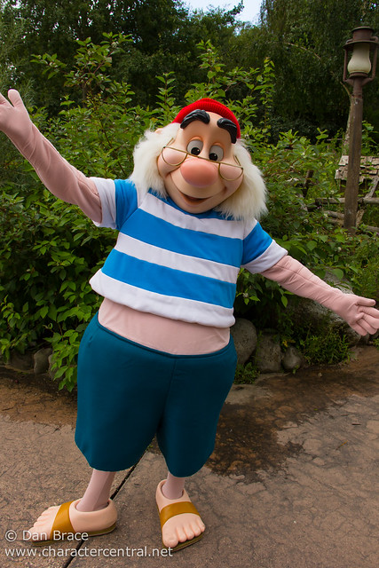 Character fun in Frontierland