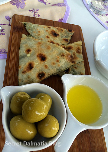 Soparnik with olives and olive oil