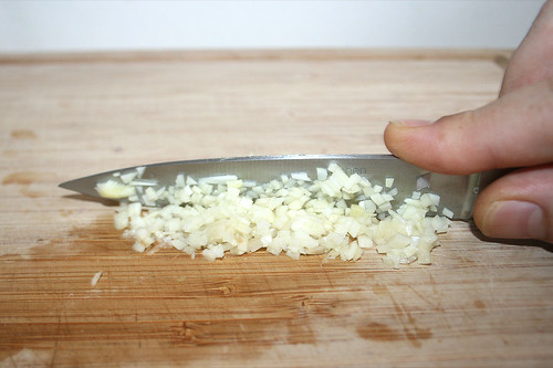 19 - Knoblauch hacken / Mince garlic