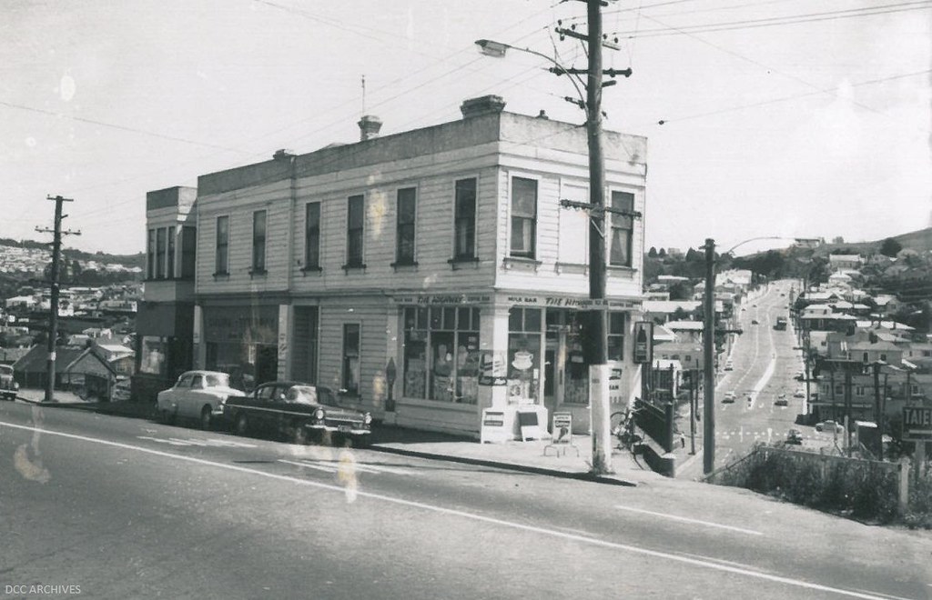 Kaikorai Valley Road, intersection of Taieri Road and Kaikorai Valley 1975