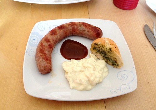 Bratwurst mit Pellkartoffelsalat / Fried sausage with potato salad
