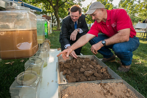 Chris Lawrence (right), NRCS cropland agronomist in Virginia, gives NRCS Assistant Chief Kirk Hanlin a hands-on experience with healthy soil. USDA Photo by Lance Cheung.