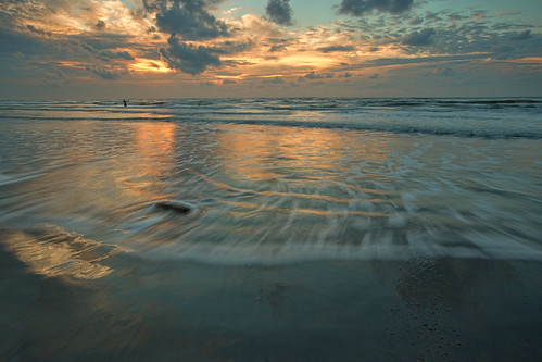 light galveston beach weather sunrise golden sand texas cloudy deepsouthbeaches sunskycloud lookoutforpirates