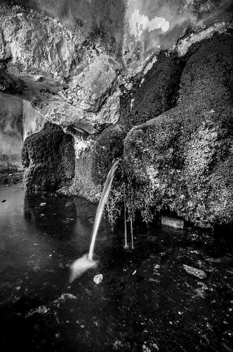 old water fountain acqua bianco fonte nero laquila vecchia pereto