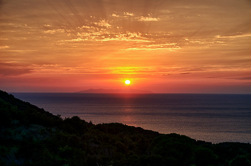 italien sunset italy nature elba italia tramonto mare natural cloudy sole italie isola tirreno riservanaturale