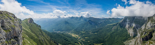 sky naturaleza mountains nature clouds landscape spain nikon heaven asturias adventure cielo panoramica nubes pan montaña montañas picosdeeuropa fuentede nikond600 tamron2470f28