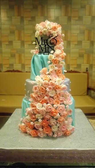 Wedding Cake by Abegail Macadangdang
