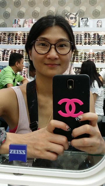 Trying out some spectacles. Got geeky anot? 
