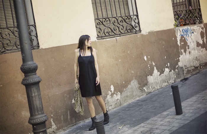 street style barbara crespo cami black dress hakei fashion blogger outfit blog de moda