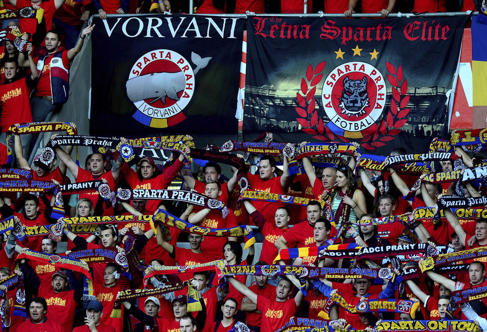 140927_CZE_Slavia_Praha_v_Sparta_Praha_0_2_Sparta_fans