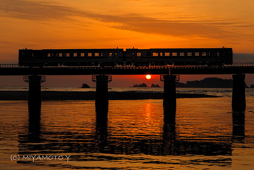 bridge sea reflection japan train sunrise kyushu miyazakipref