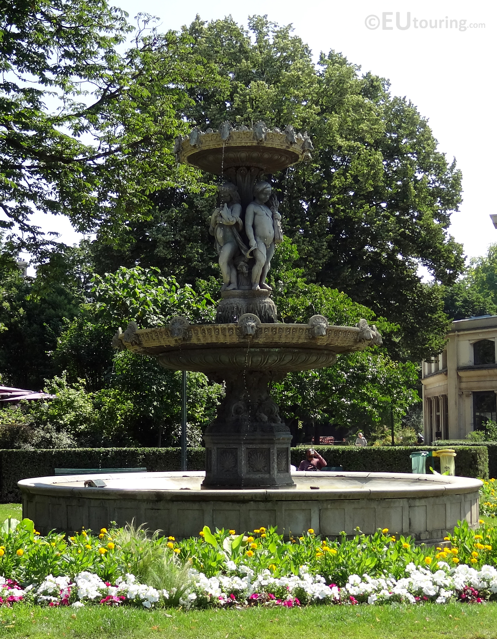 Close up of the fountain within the gardens