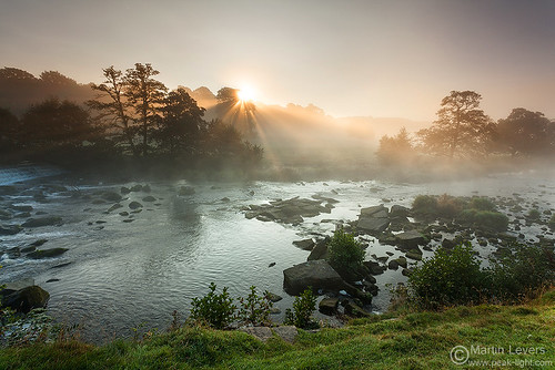 mist sunrise river rays chatsworth weir