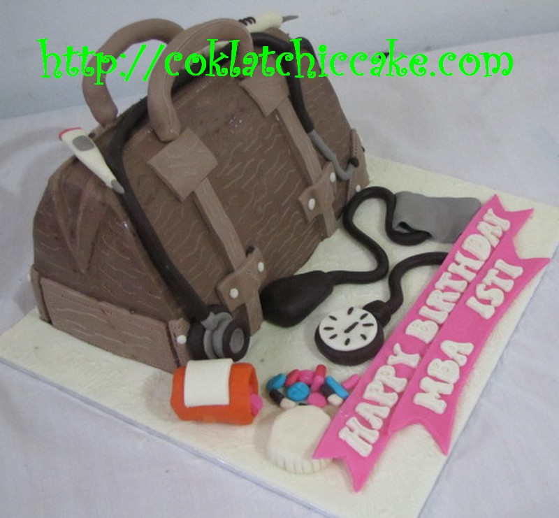 Kue ulang tahun tas dokter
