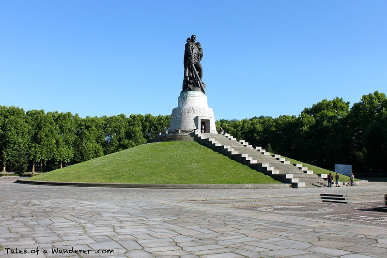BERLIN - Sowjetische Ehrenmal im Treptower Park