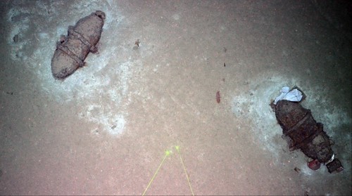 距海底4公尺高的影像，有疑似化學武器的殘骸落在夏威夷遠海岸。攝影：木洞海洋研究中心的研究船後拖移相機系統