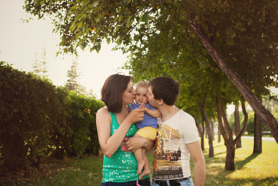 Семейная фотосессия- прогулка по парку, фотосессия в Новосибирске