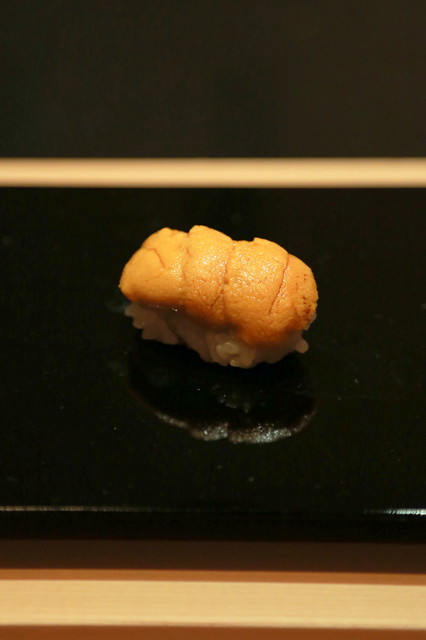 Uni nigiri sushi