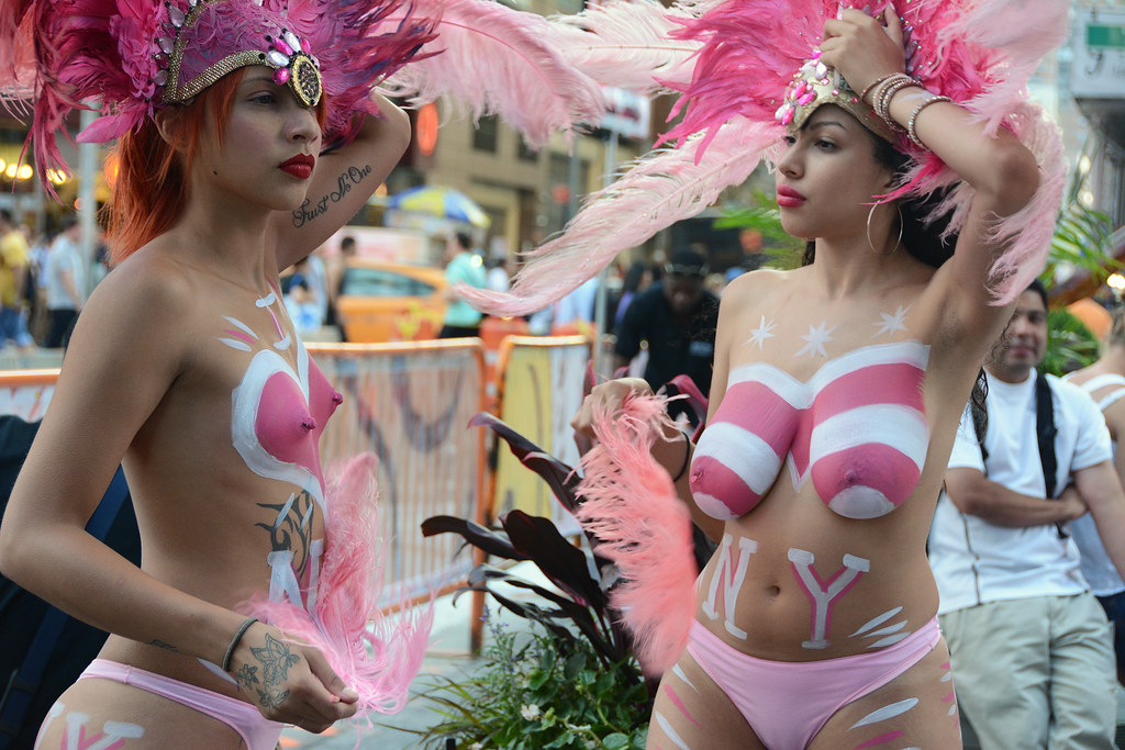 Women In Times Square In NYC Wearing Only Body Paint. Phot 