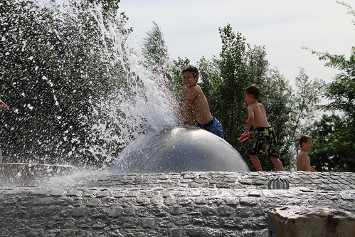 fountain wasser sommer brunnen kinder spielplatz hallesaale wasserspiel wasserspielplatz