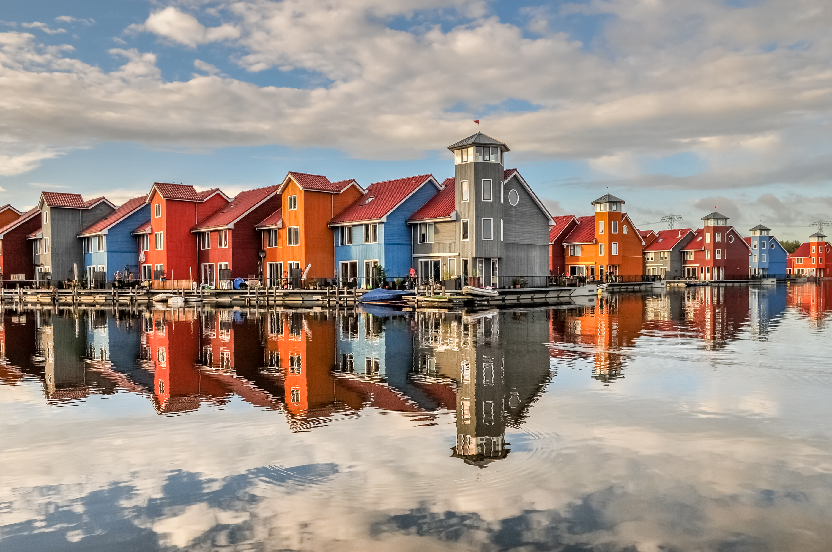 North town. Озеро Гронинген, Голландия. Разноцветные домики. Цветные дома. Красивые разноцветные дома.