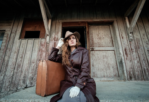 model retro suitcase hat waiting trainstation abandoned wideangle fujifilmxe2 rokinon12mmf20ncscs thesouth