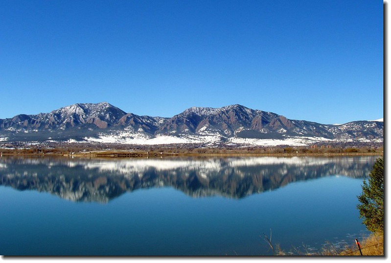 Reflect image(Baseline lake & Green Mt.& Bear peak)1