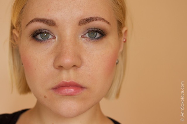 12 Avon True Colour Eyeshadow   Aquamarine Mystery makeup