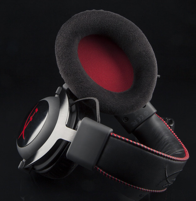 Cloud-Redcup_headset-inside_cup