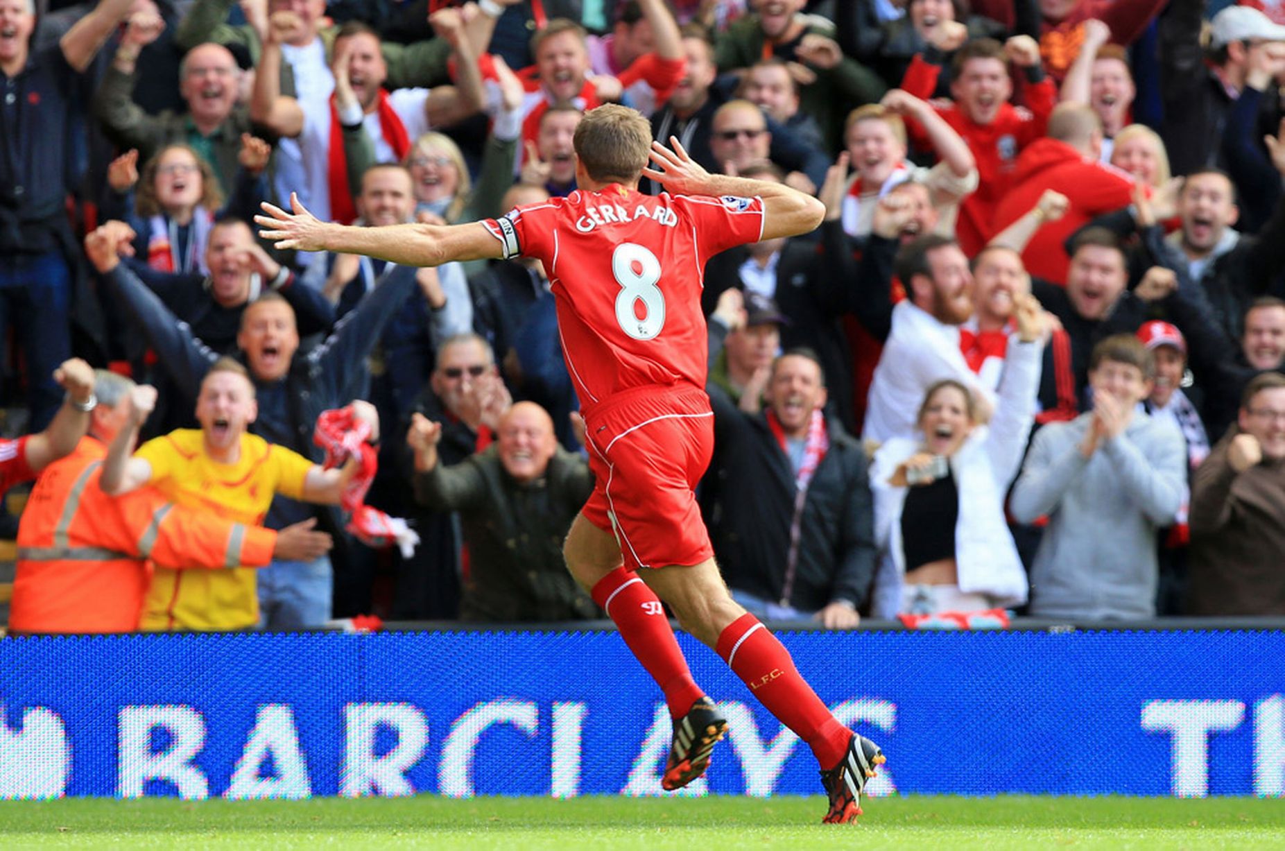 140927_ENG_Liverpool_v_Everton_1_1_Steven_Gerrard_celebrates
