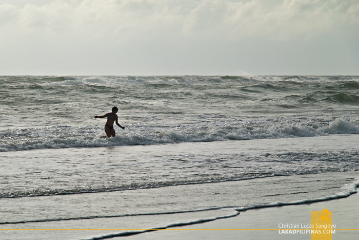 Huge Waves in Mindoro Beach at Vigan City