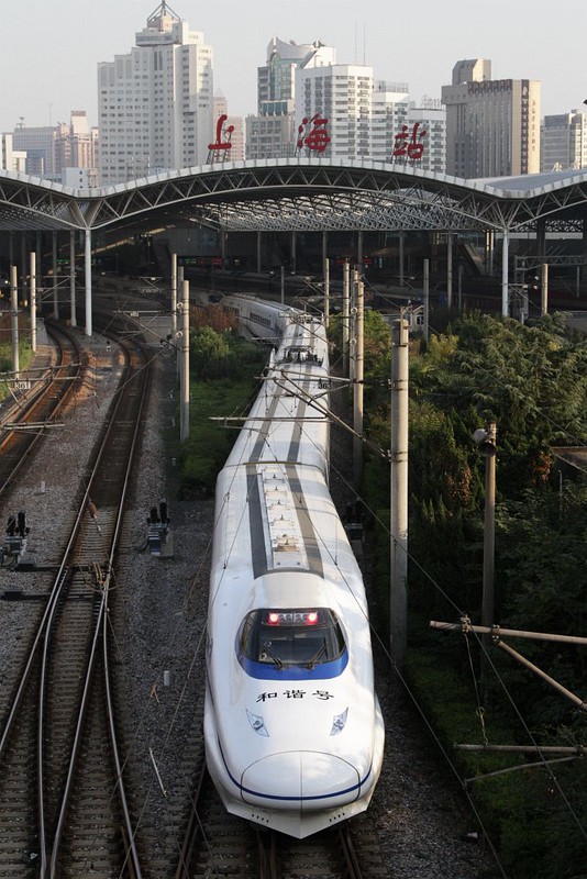 China Railways CRH2 set arrives at Shanghai Railway Station