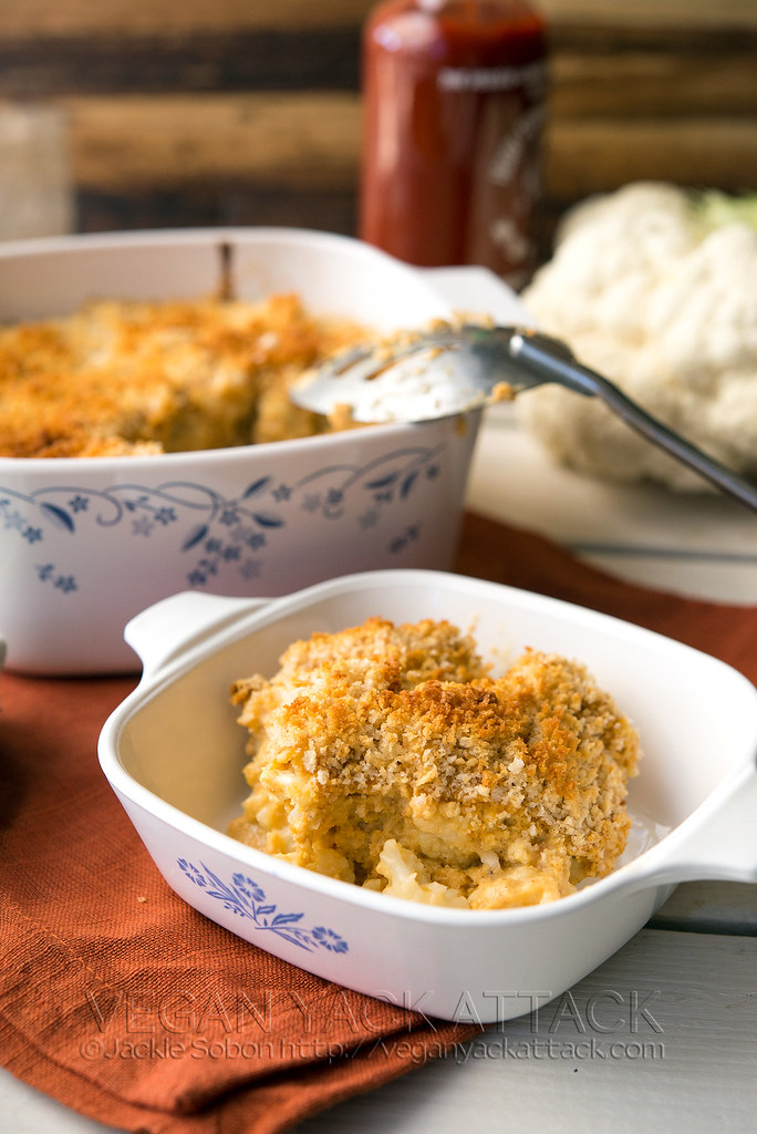 Spicy, creamy, and with a noodle-free twist! This Sriracha Cauliflower Mac n Cheeze by Randy Clemens is comforting, delicious, and totally plant-based.