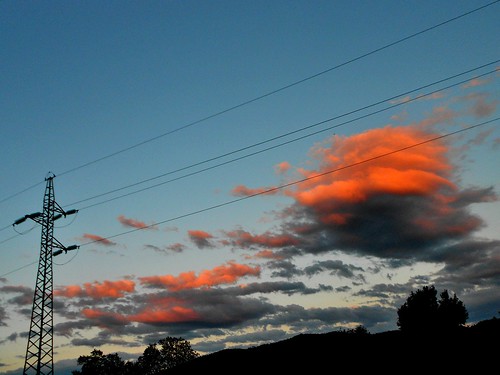 sunset sky españa tree clouds atardecer spain pylon cables wires cielo nubes árbol cantabria zurita piélagos torredealtatensión