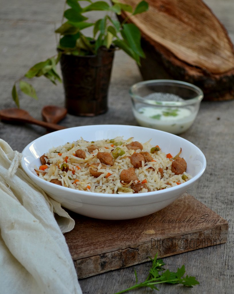 Simple and Yummy Recipes: Soya Chunks & vegetable Rice/ Pulao