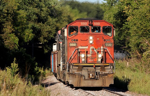 railroad cn train illinois kingston cp freight emd 473 chicagosub 5561 sd60f cn5561