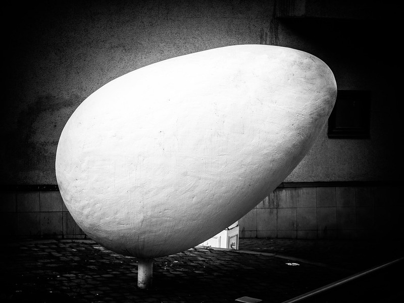 Monument to egg