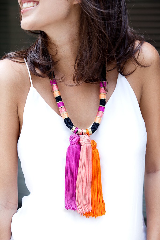 Make a summer tassel necklace www.apairandasparediy.com