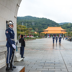 國民革命忠烈祠儀隊交接儀式 Changing of the Guards at the National Revolutionary Martyrs’ Shrine / 台灣台北 Taipei, Taiwan / SML.20140211.6D.30702.SQ